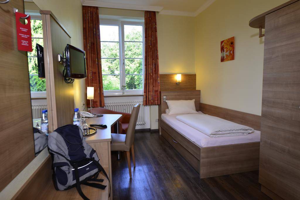 Bb Haus Neugebauer Garni Hotel Geisenheim Luaran gambar
